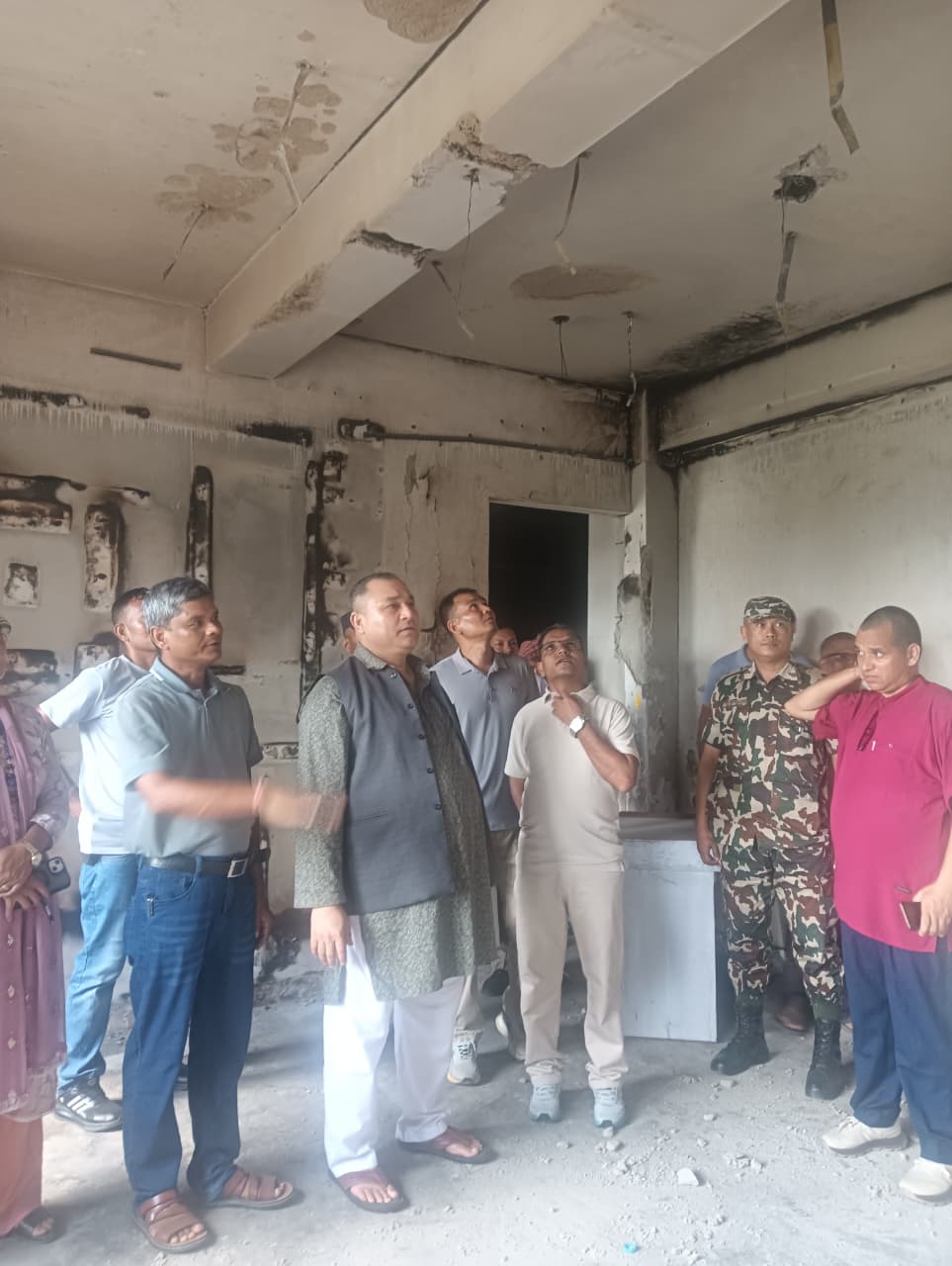 सुदूरपश्चिम प्रदेशका मुख्यमन्त्री शाहद्धारा जेनजी आन्दोलनका क्रममा पालिकामा पुगेको क्षतिको निरीक्षण