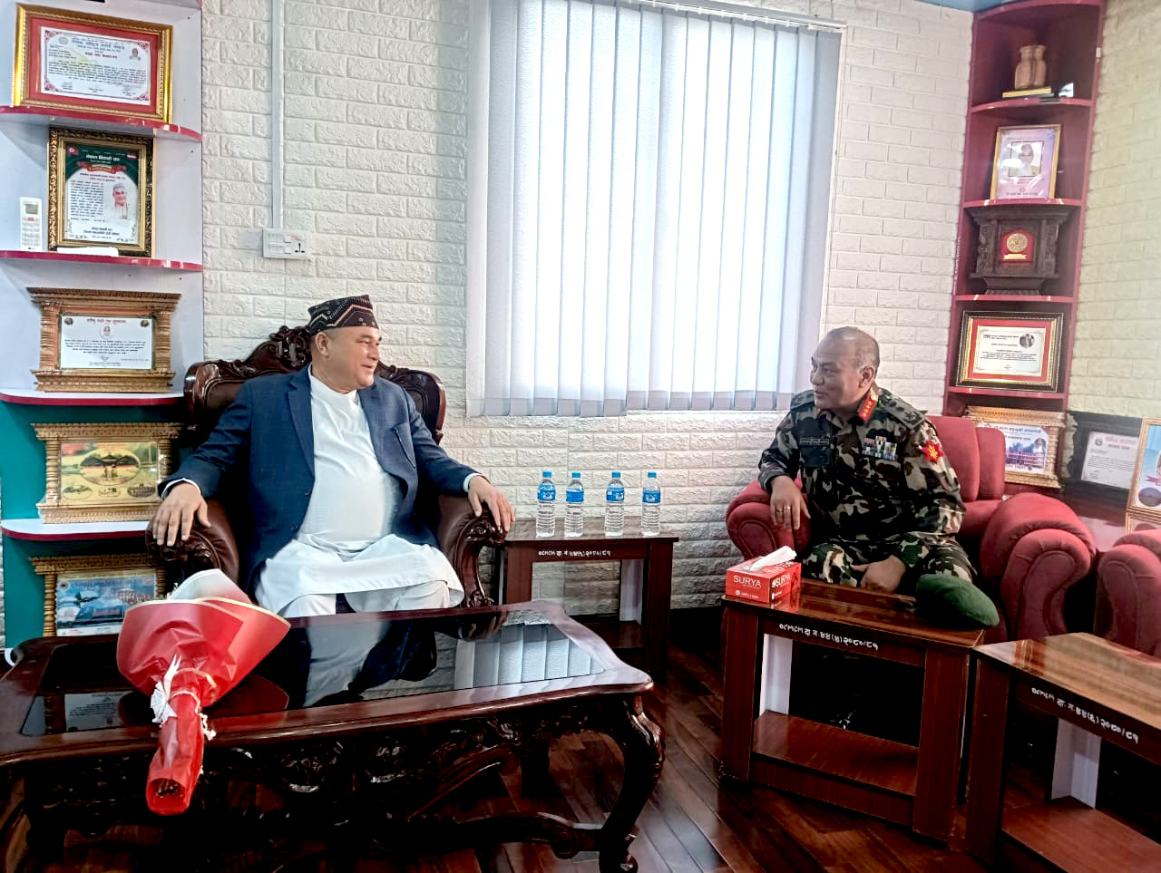 सुदूरपश्चिमका मुख्यमन्त्री शाह र सेना प्रमुख सिग्देलबिच भेटघाट