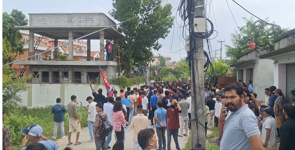 धनगढी स्थित परराष्ट मन्त्री आर्जु राणा देउवाको घरमा आगजनी