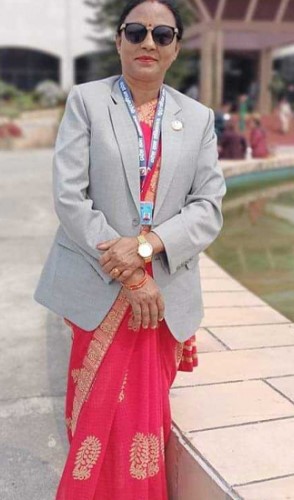 उन्मुक्तिकी सासद  गिरीलाई पदमुक्त गर्ने निर्णय  तत्काल कार्यान्वयन नगर्न सर्वोच्च अदालतको अन्तरिम आदेश