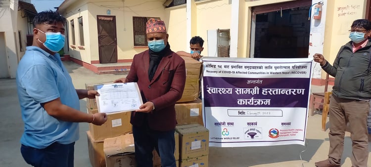 रिकोभरद्धारा प्रदेश स्वास्थ्य व्यवस्थापन केन्द्रलाई स्वास्थ्य सामाग्री सहयोग