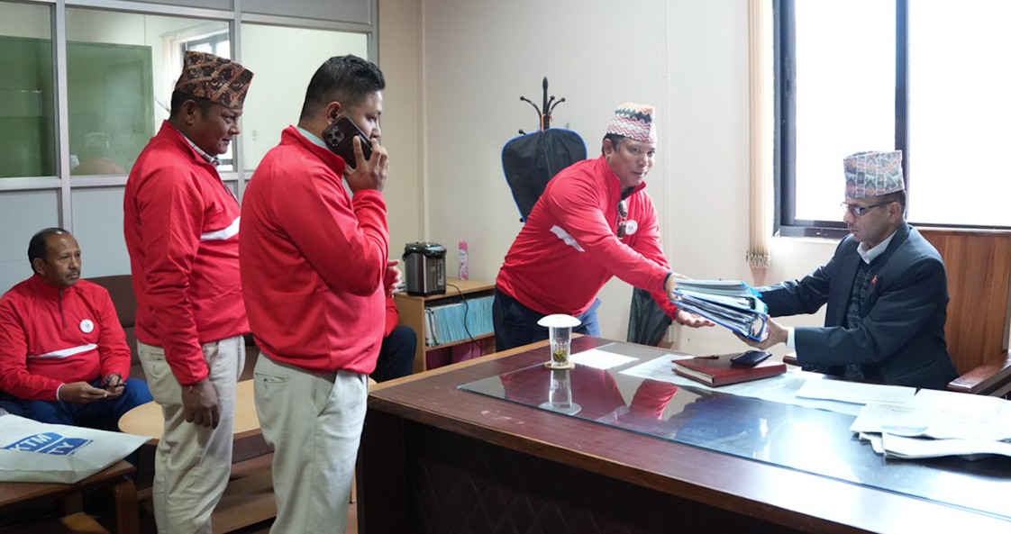 रेशमले दिए नागरिक उन्मुक्ति पार्टी नेपाल दर्ताको निवेदन