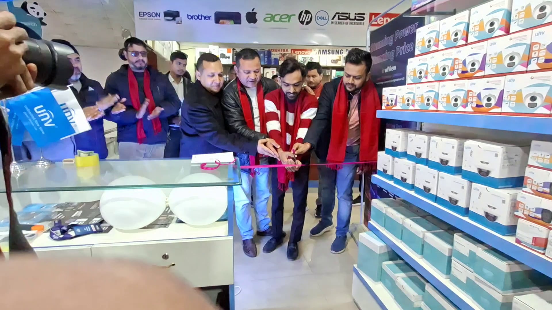 सिसीटिभी सर्भिलेन्स क्षेत्रको बहुराष्ट्रिय ब्रान्ड युएनभीको धनगढीमा शोरुम सञ्चालन