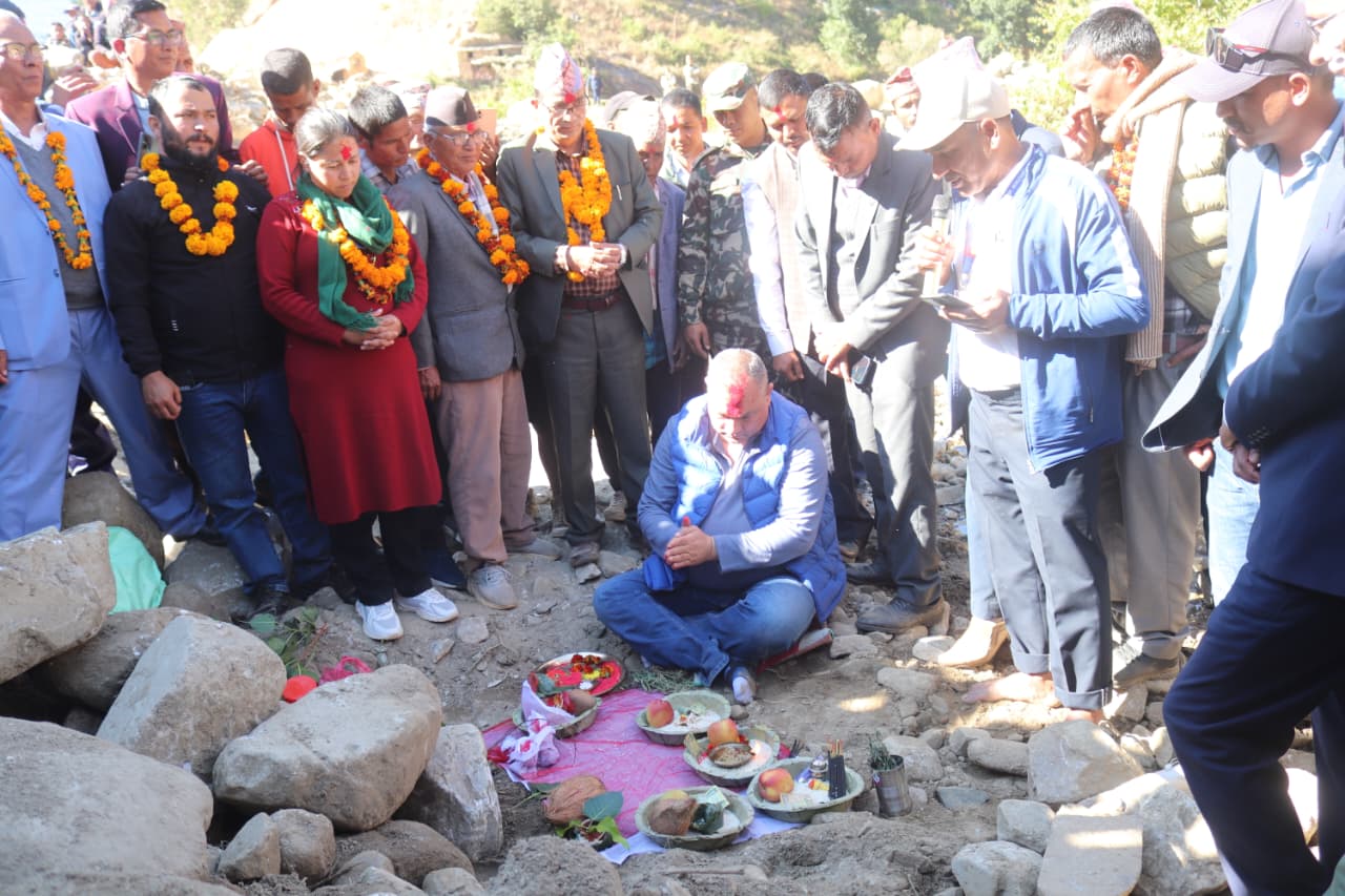 मुख्यमन्त्री शाहद्वारा अछाममा माथिल्लो दोगाडे पक्की पुलको शिलान्यास