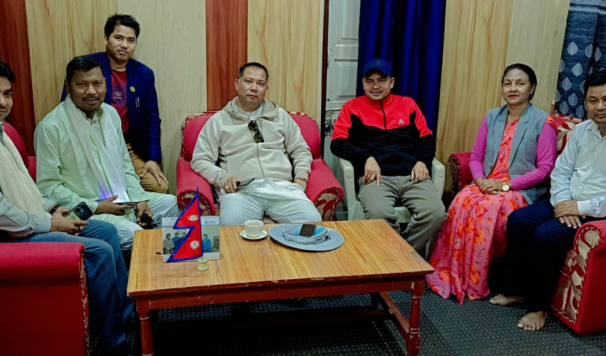 रन्जिताले कारवाही थालेपछि रेशमले धनगढी पुगेर शुरु गरे छलफल