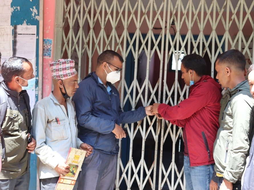 तलब निकासा नभएको  बिरोधमा शिक्षा इकाई डडेल्धुरामा तालाबन्दी