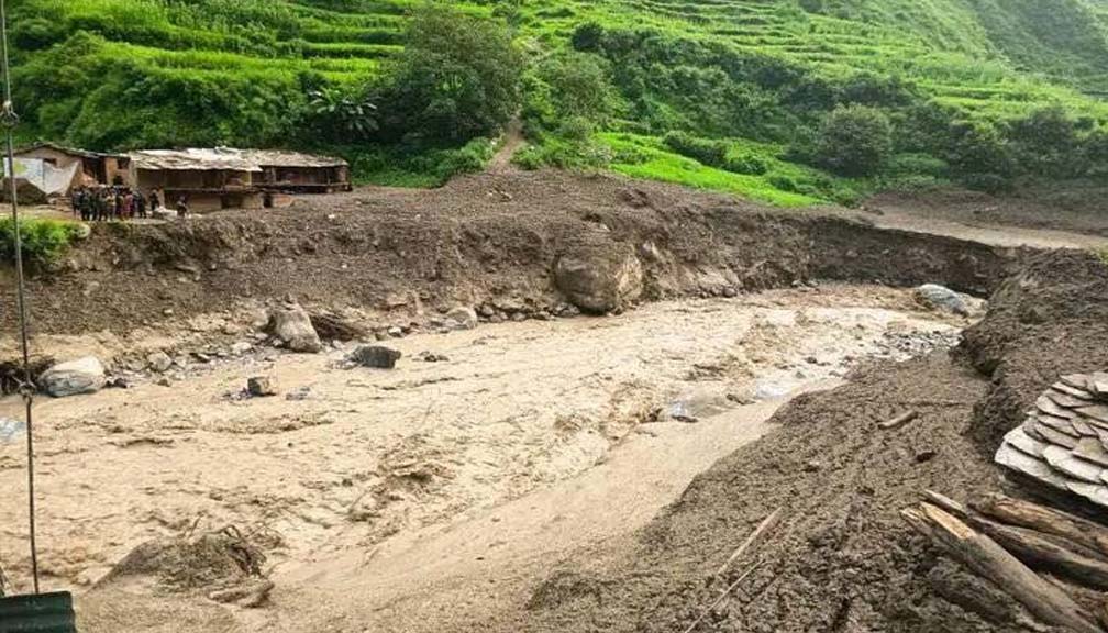 बिच्छयामा आएको बाढीले १८ घरमा क्षेति, दुई दर्जन घर र सरकारी कार्यलय जोखिममा