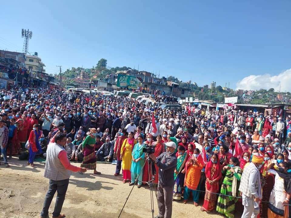 डडेल्धुरामा कांग्रेसका कार्यकर्ता विच झडप
