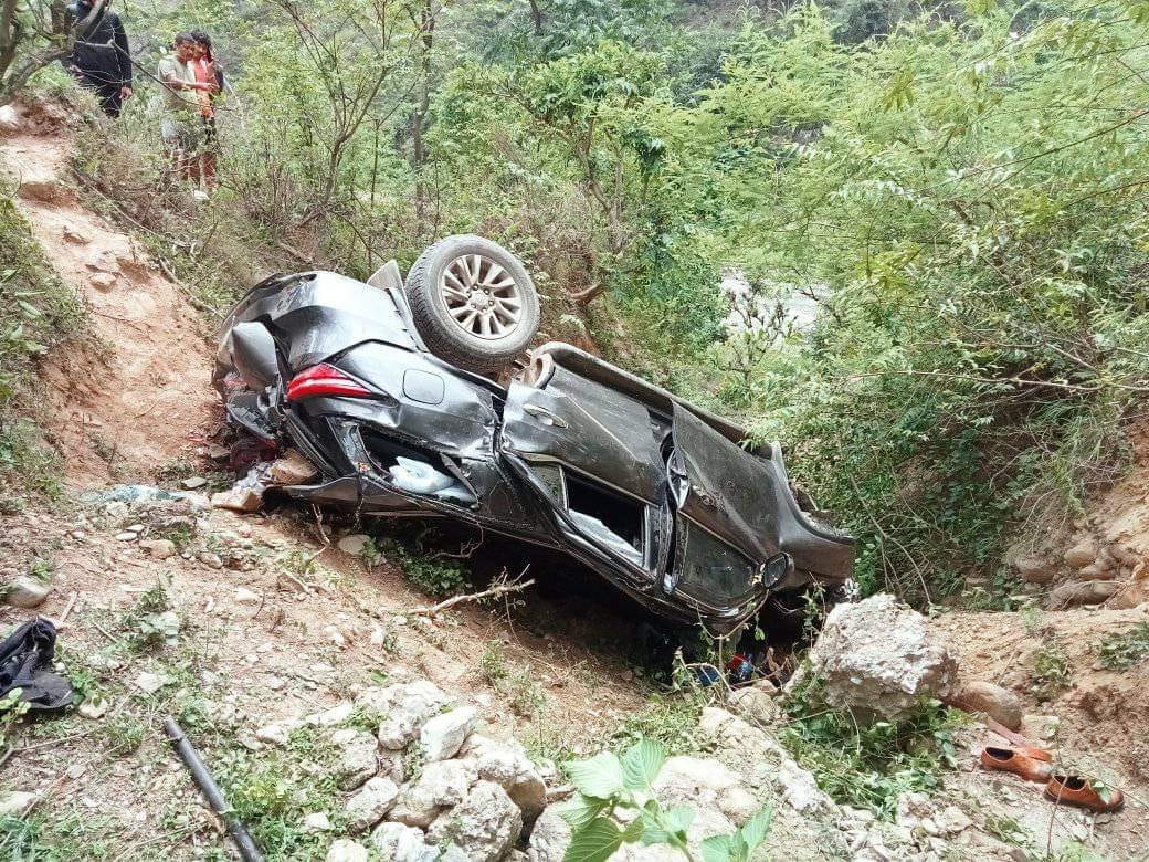 सवारी दुर्घटनामा परेका मन्त्रीको अवस्था गम्भिर, उद्धारका लागि हेलिकोप्टर जाँदै