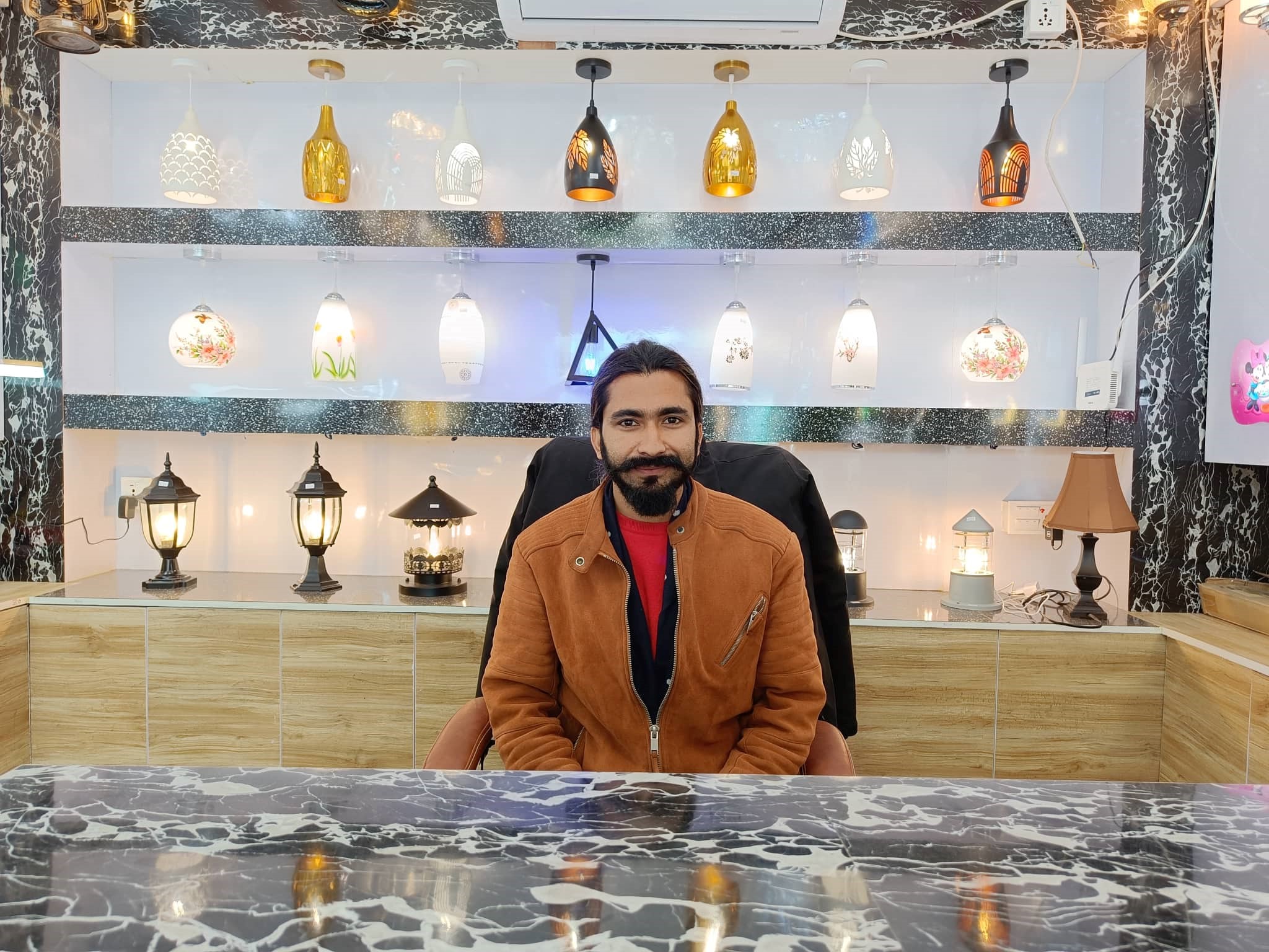 अव धनगढीमा पाइन्छन् खोजेका लाइट