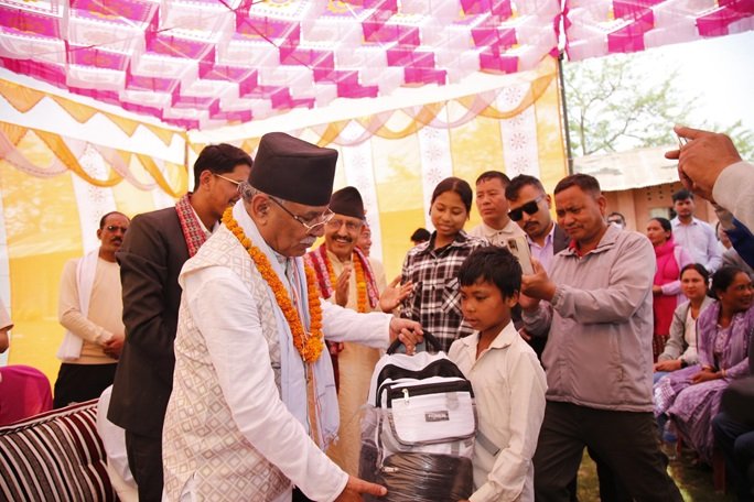 हामीले सरकार आज ढल्छ, भोलि ढल्छ भनेका छैनौंः अध्यक्ष दाहाल