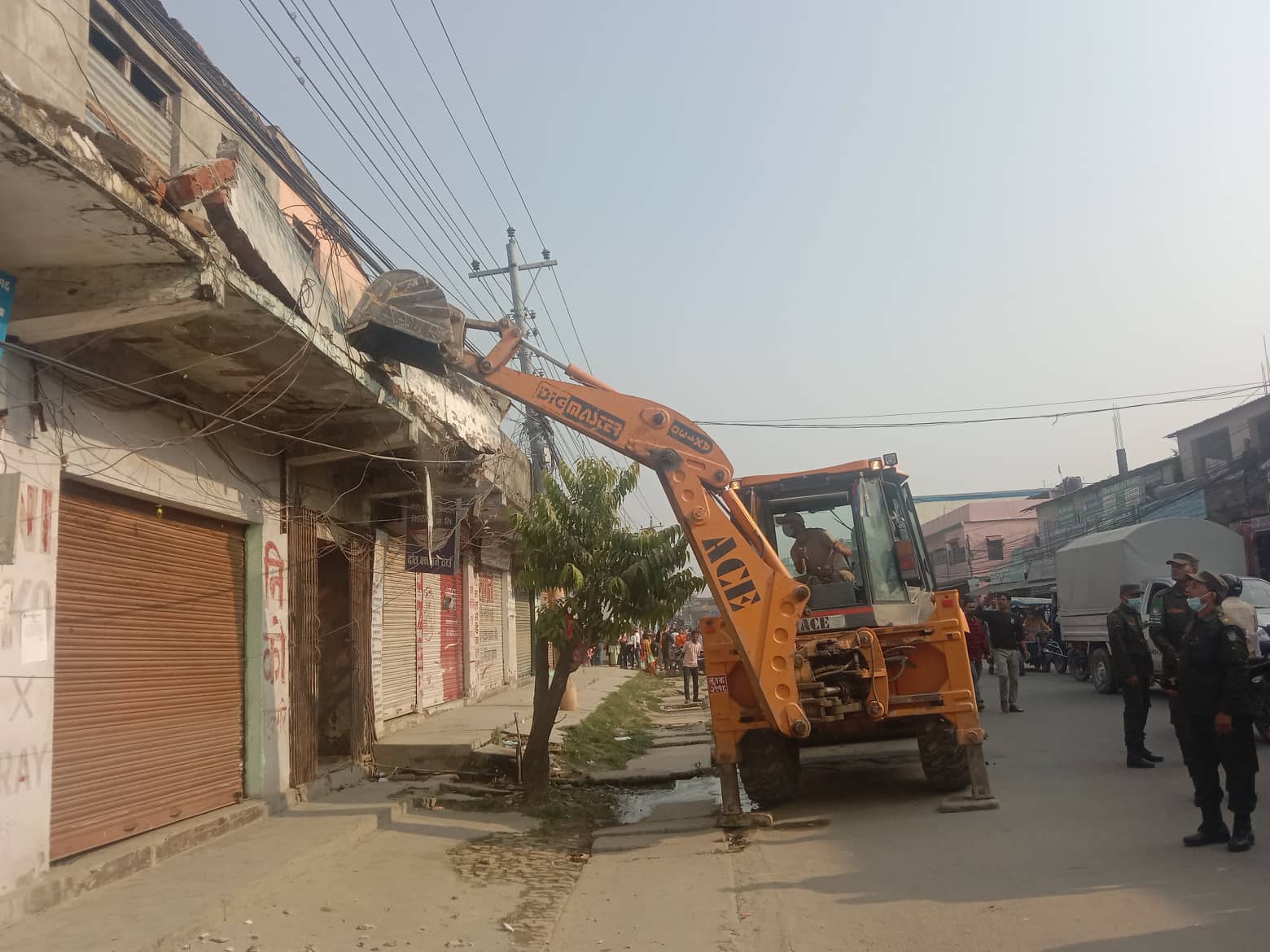 धनगढीले थाल्यो सडक चौडा पार्ने कामको थालनी