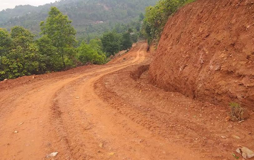 कैलालीका ग्रामीण सडक मर्मतपछि सञ्चालनमा